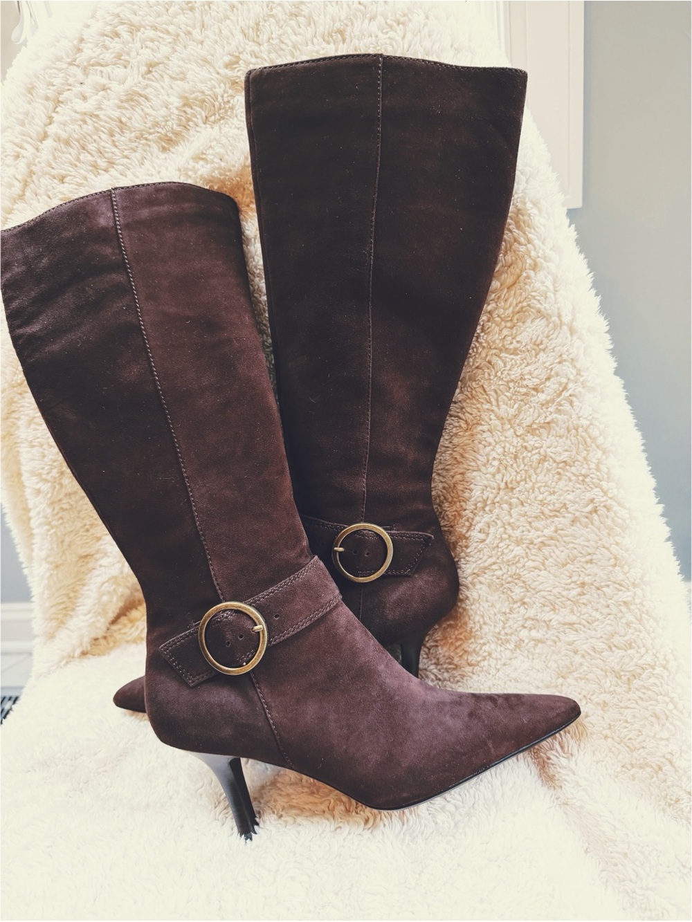 Moda Brown Knee-High Pointed Toe Suede Boots - Picture 5 of 5